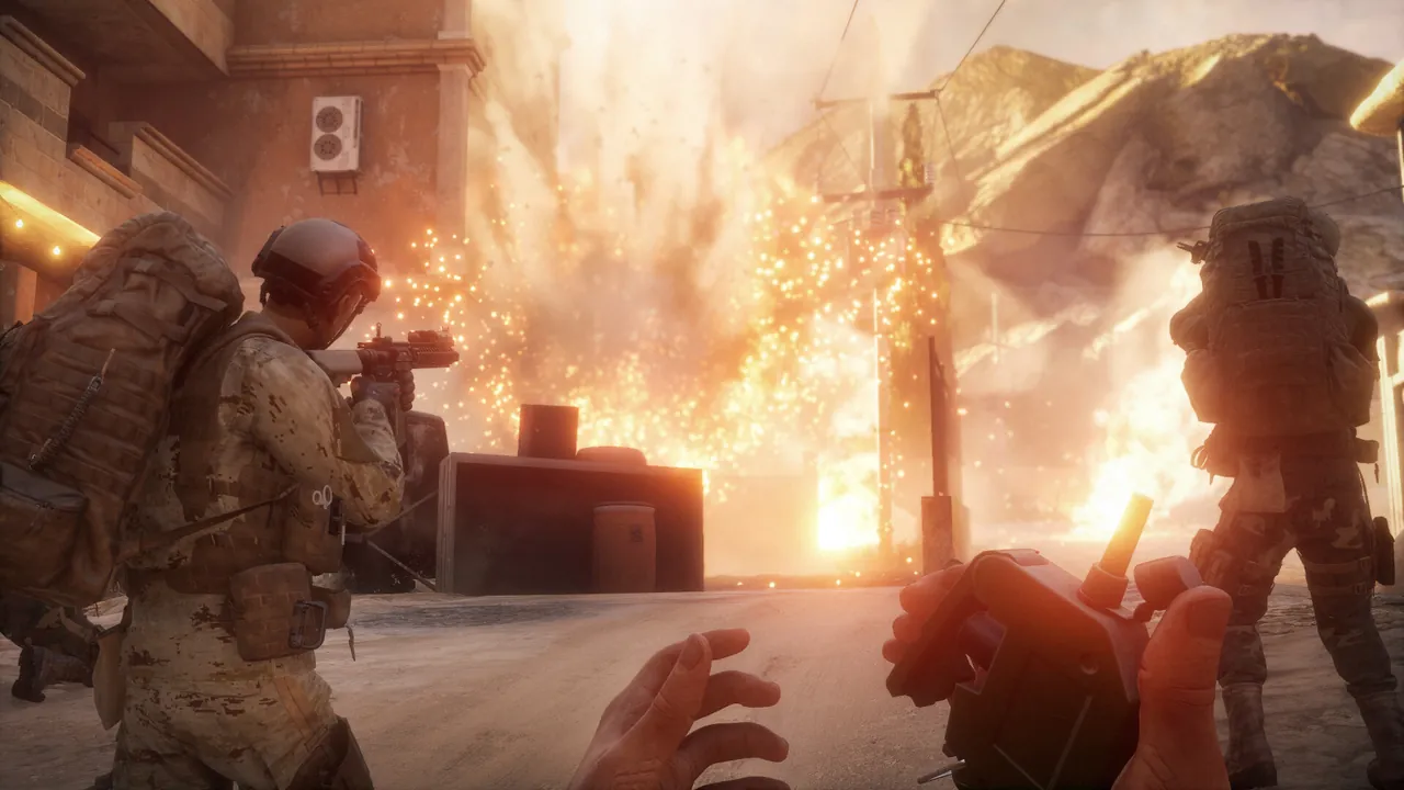 Squad advancing through a town in Insurgency Sandstorm on a community server